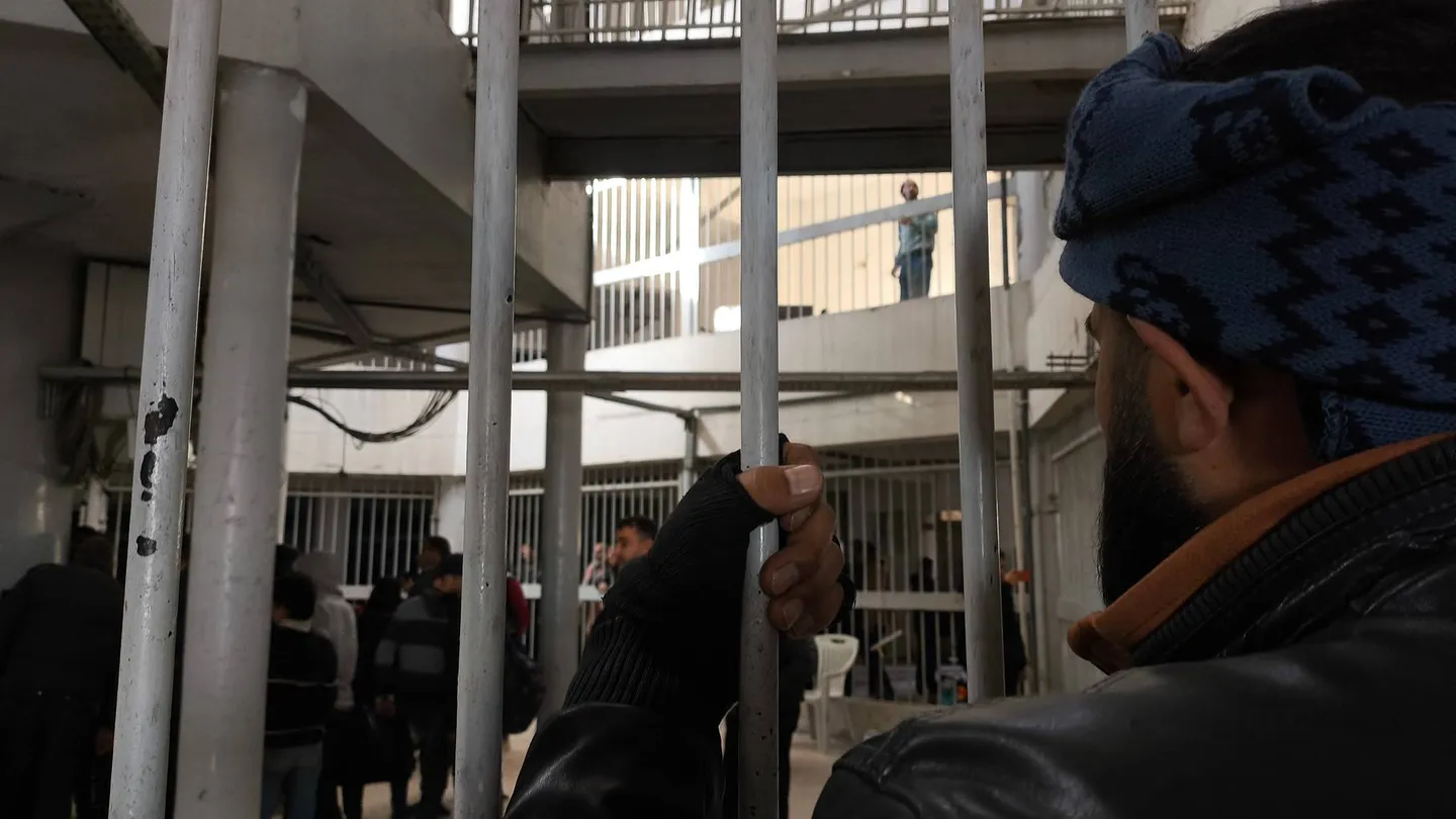 Əsəd hökumətinin zindanlarında təxminən 2000 fələstinli itkin düşüb